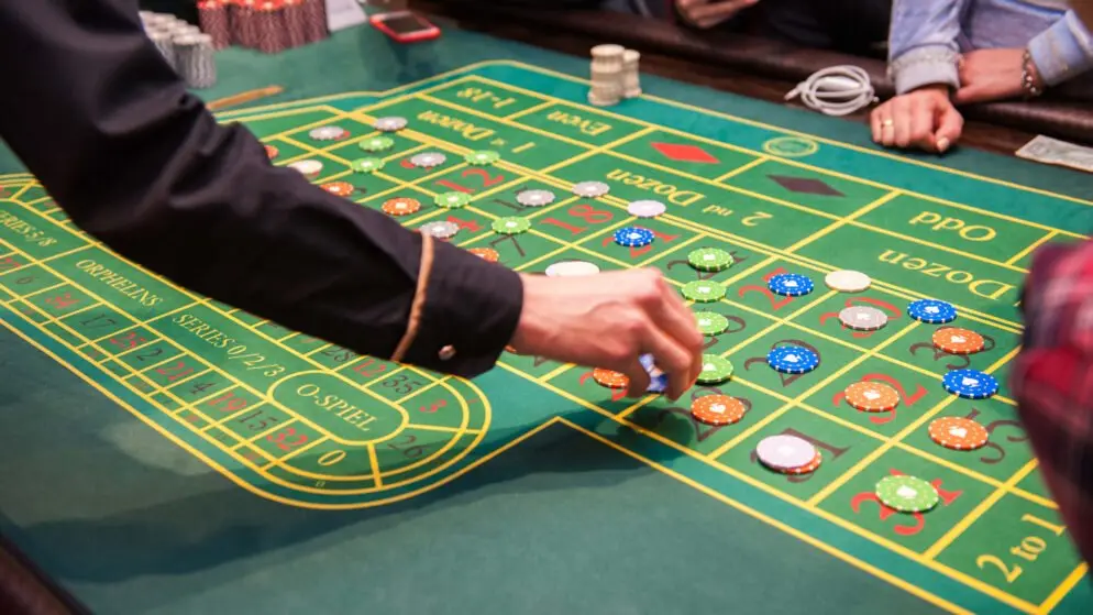Nettipokeri tuo pokerin kotisohvalle