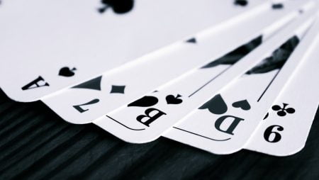 Jännittäviä korttipelejä pokerin ystäville